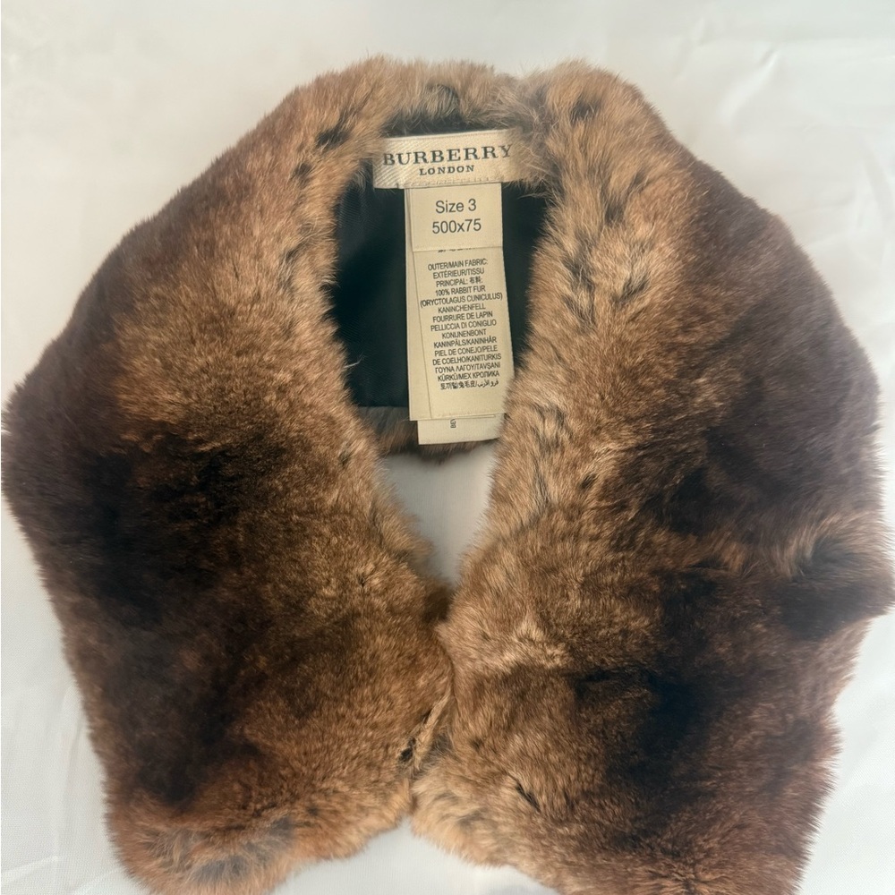 Burberry Real Fur Collar Never Worn